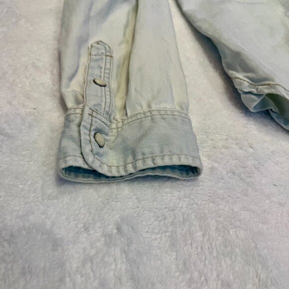 American Eagle, Slim-Fit Button-Down Denim Shirt, Size M - Picture 9 of 13